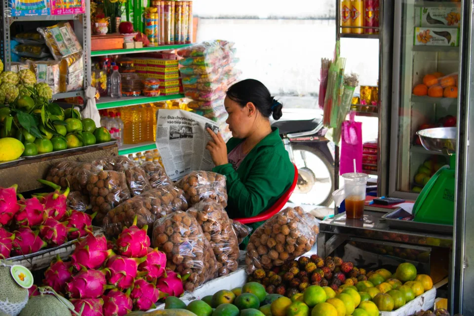 Kệ hàng trước cửa